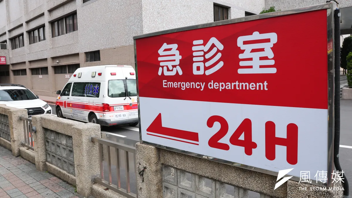 急診科醫師「達特傑生」表示,即使是醫學中心級急診室,同一時間最多能處理1~2位重度外傷或OHCA患者。(顏麟宇攝)