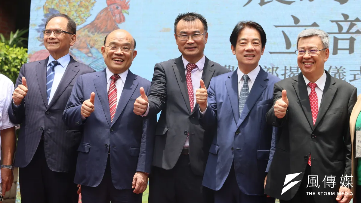從缺蛋危機引發成食安風暴,聖騎士閣揆陳建仁(右一)仍無動於衷,不敵霸道前閣揆蘇貞昌(左二)的震怒,最終仍守不住農業部長陳吉仲(中)的烏紗帽。(柯承惠攝)