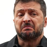 2025年8月18日、ウクライナのゼレンスキー大統領がワシントンのホワイトハウス前にあるラファイエット公園で演説した。訪米に先立ち、彼は米国のトランプ大統領や欧州各国の首脳と会談していた。(AP通信) 2025年8月18日、ウクライナのゼレンスキー大統領がワシントンのホワイトハウス前にあるラファイエット公園で演説した。訪米に先立ち、彼は米国のトランプ大統領や欧州各国の首脳と会談していた。(AP通信)