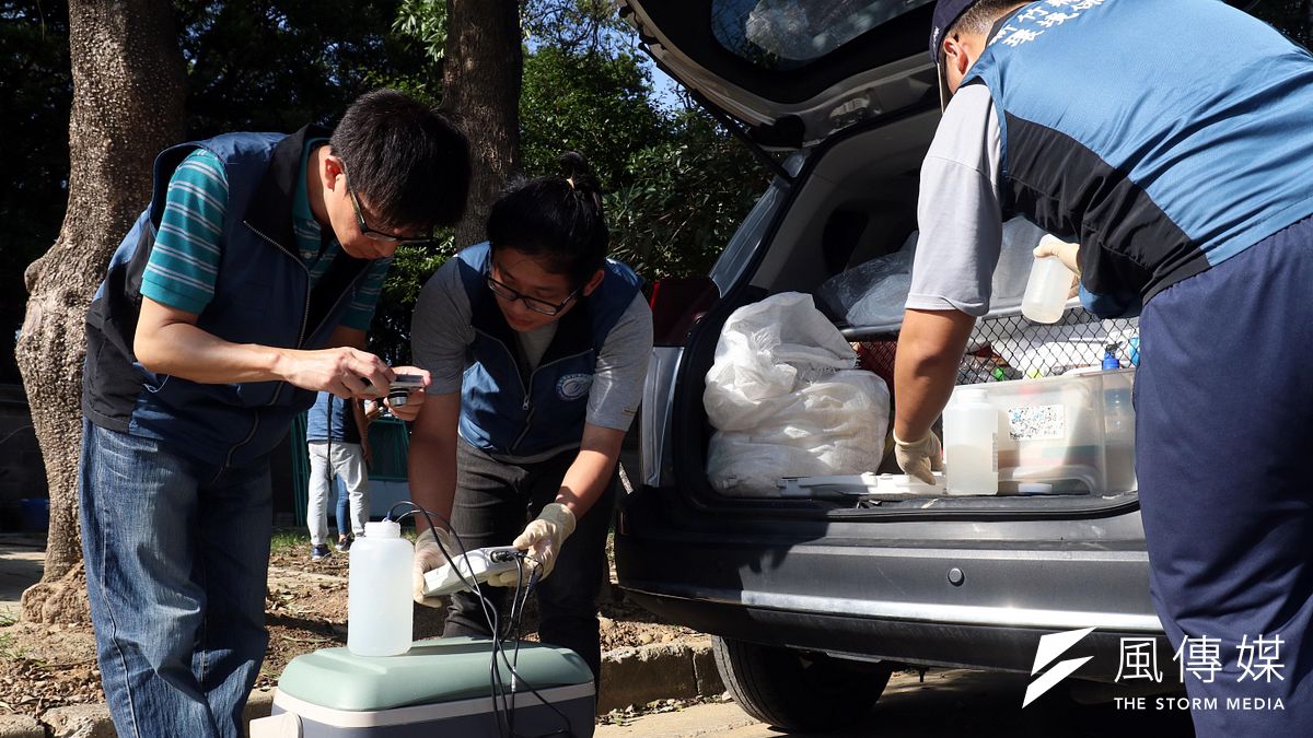 對環保局的職員來說,縣市轄區有多大,他們的「辦公室」範圍就有多廣。(蘇仲泓攝) 對環保局的職員來說,縣市轄區有多大,他們的「辦公室」範圍就有多廣。(蘇仲泓攝)