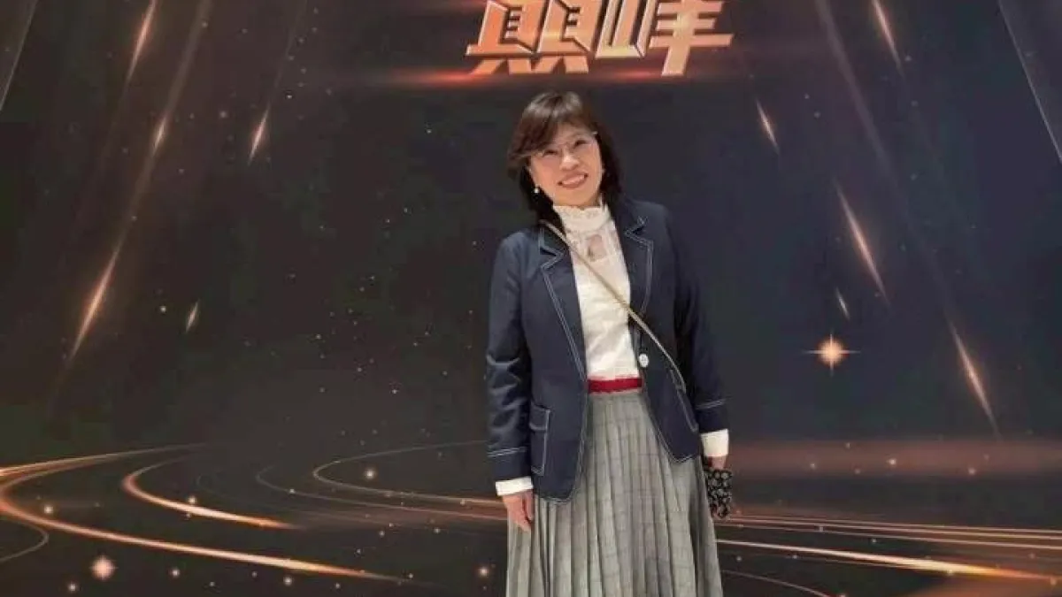 身為龍巖資深禮儀顧問,施慧敏看過無數心碎的眼淚,成為心理健康急救員後,她更敢主動伸出手,接住客戶的眼淚,甚至陪伴客戶去專業的治療。(資料照,施慧敏提供)
