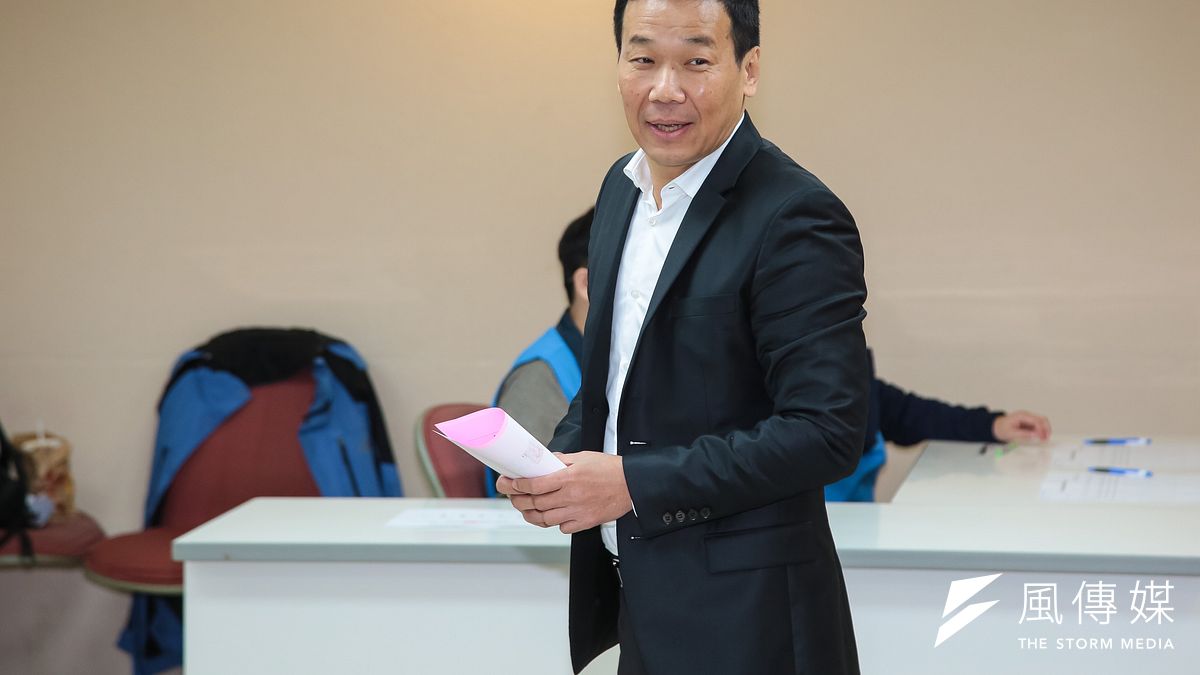 無黨籍新北市議員鍾小平(見圖)表示,雖然目前往選的方向規劃,但參選仍有3個前提,一是自己為家鄉服務的決心,二是郭台銘要很用力輔選,三則是要找到糧草。(資料照,顏麟宇攝) 無黨籍新北市議員鍾小平(見圖)表示,雖然目前往選的方向規劃,但參選仍有3個前提,一是自己為家鄉服務的決心,二是郭台銘要很用力輔選,三則是要找到糧草。(資料照,顏麟宇攝)