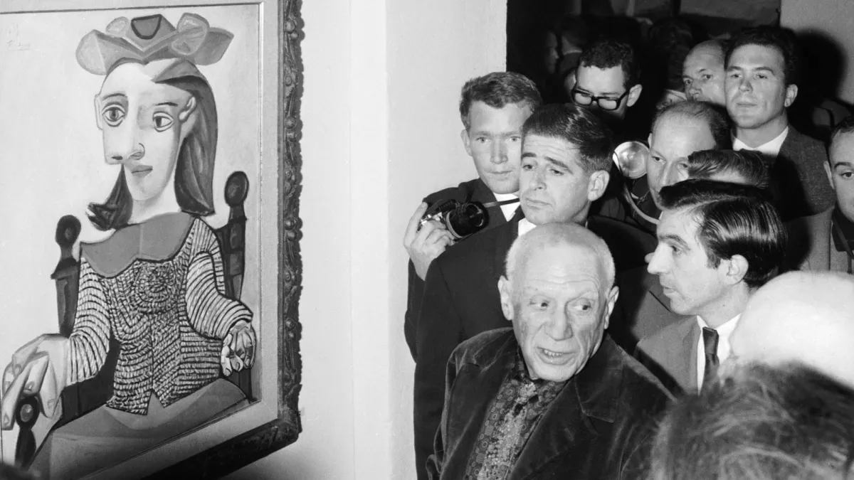 1961 年,赫赫有名的畢卡索出席 80 歲大壽回顧展。(圖片來源:Keystone-France/Gamma-Keystone via Getty Images)