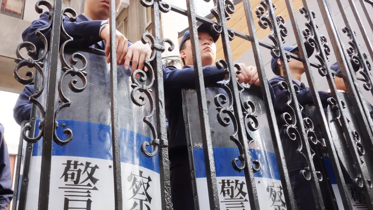 「責任外包」逼死員警,人力、訓練不足還得面對包山包海業務...(圖/tenz1225@flickr,CC BY-SA 2.0)