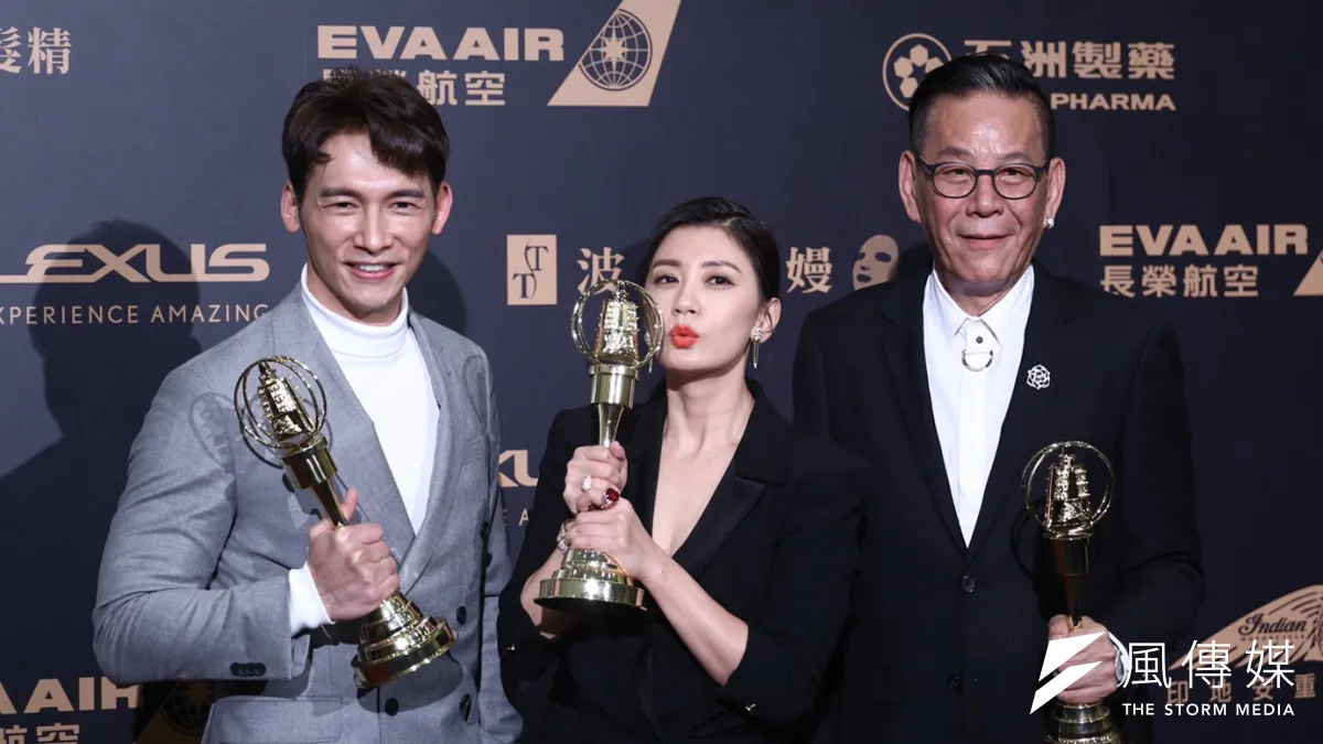 20191005-2019電視金鐘獎,戲劇節目男主角獎龍劭華《菜頭梗的滋味》(右起)、戲劇節目女主角獎賈靜雯《我們與惡的距離》、戲劇節目男配角獎溫昇豪《我們與惡的距離》。(陳品佑攝)