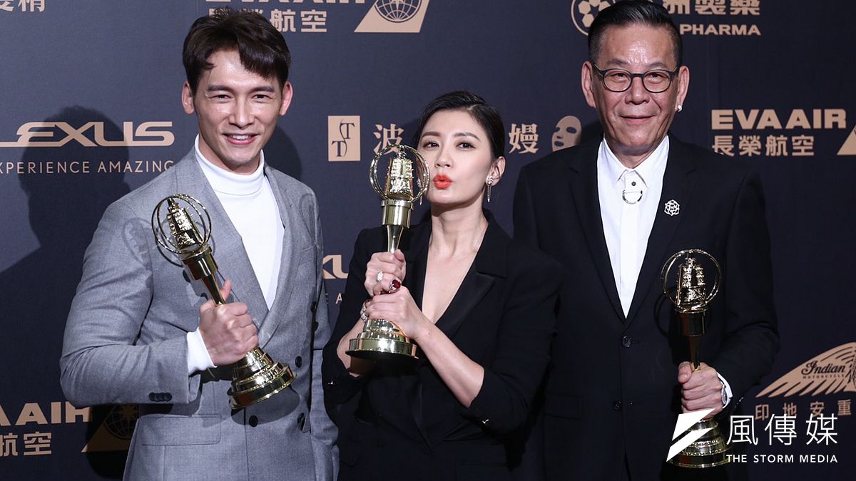 20191005-2019電視金鐘獎,戲劇節目男主角獎龍劭華《菜頭梗的滋味》(右起)、戲劇節目女主角獎賈靜雯《我們與惡的距離》、戲劇節目男配角獎溫昇豪《我們與惡的距離》。(陳品佑攝) 20191005-2019電視金鐘獎,戲劇節目男主角獎龍劭華《菜頭梗的滋味》(右起)、戲劇節目女主角獎賈靜雯《我們與惡的距離》、戲劇節目男配角獎溫昇豪《我們與惡的距離》。(陳品佑攝)