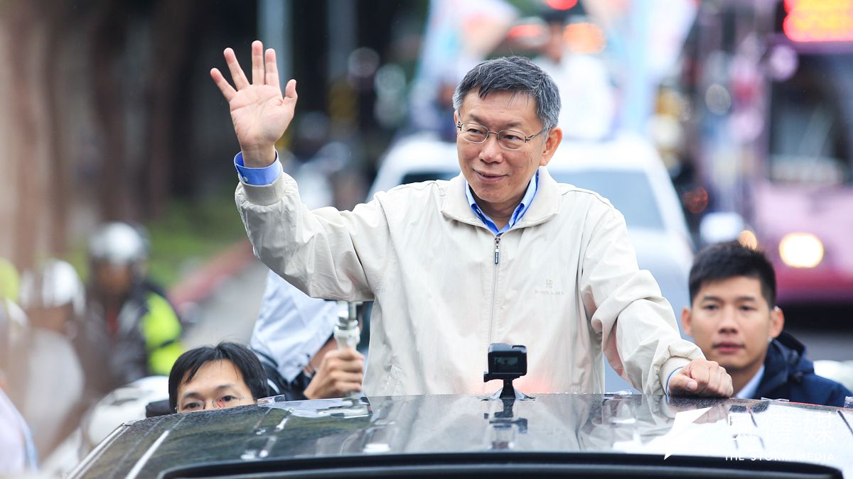 台北市長柯文哲今舉辦車隊掃街,選擇台大醫學院當起點而非北市府,他說,是提醒自己莫忘初衷。(簡必丞攝) 台北市長柯文哲今舉辦車隊掃街,選擇台大醫學院當起點而非北市府,他說,是提醒自己莫忘初衷。(簡必丞攝)