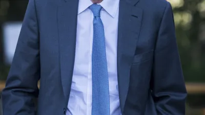 圖為美國聯準會(Fed,中央銀行)主席鮑威爾(Jerome Powell)。對聯準會而言,考量到具僵固性的服務類價格還有相當的支撐力量,且就業市場依舊非常緊張、薪資成長快速,工資――物價螺旋上漲的風險未減等情勢下,即便近期通膨數據出現明顯回落趨勢,聯準會仍於12月會期再度上修通膨、利率預期,同時下修經濟成長表現。(AP)