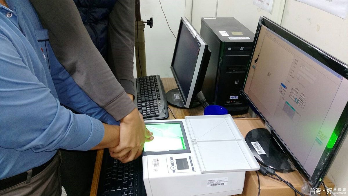 指紋活體掃描機建功 通緝犯逃亡十餘年遭警逮 指紋活體掃描機建功 通緝犯逃亡十餘年遭警逮