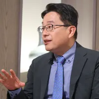 Senior technology journalist Lin Hong-wen (林宏文) appears on Storm Media's talk show "Fly to the World". (Photo by Yan Lin-yu) Senior technology journalist Lin Hong-wen (林宏文) appears on Storm Media's talk show "Fly to the World". (Photo by Yan Lin-yu)