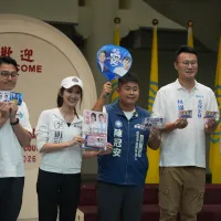 藍營台北市議員候選人共同召開記者會,宣布聯手推出各自與台北市長蔣萬安的聯名文宣。(陳冠安辦公室提供) 藍營台北市議員候選人共同召開記者會,宣布聯手推出各自與台北市長蔣萬安的聯名文宣。(陳冠安辦公室提供)