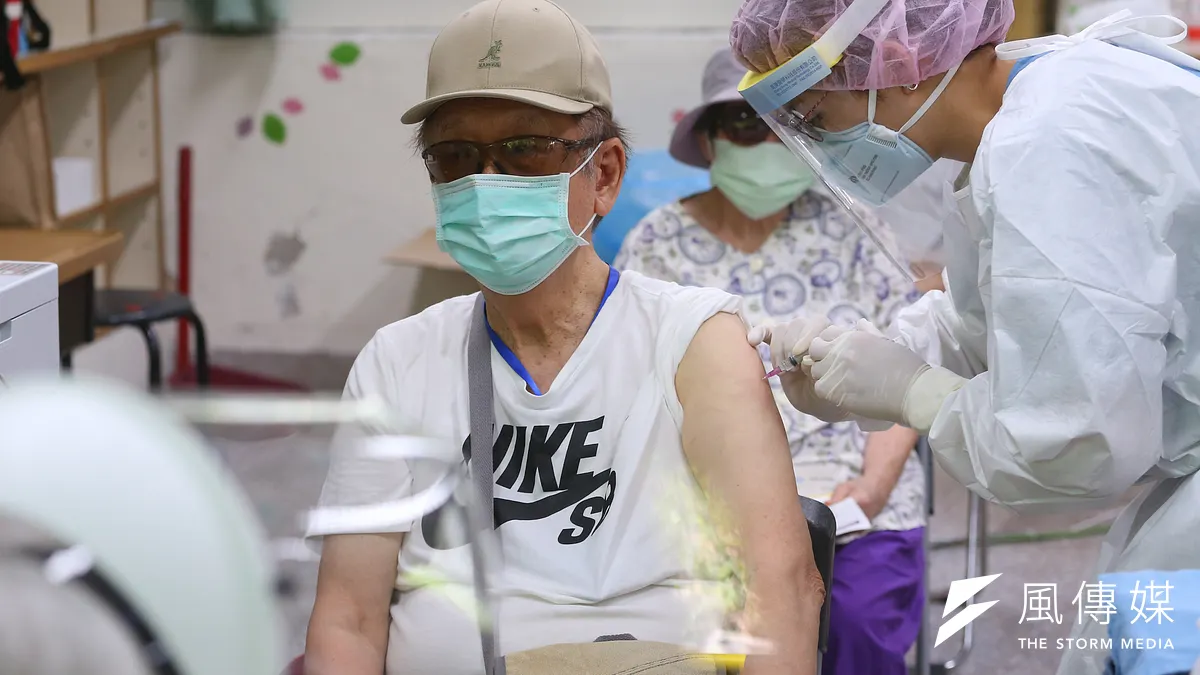 中央流行疫情指揮中心指揮官陳時中宣布,自7月1日起將擴增更多對象接種新冠疫苗。示意圖。(資料照,顏麟宇攝)
