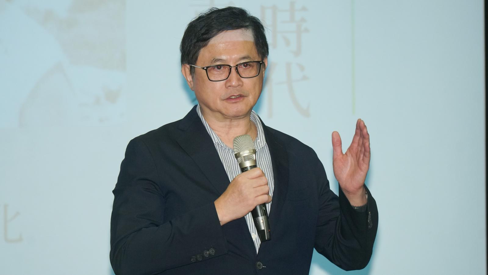 AI三巨頭齊喊「踩煞車」是警訊?童子賢看好產業前景:跑車飆車卻要別人減速