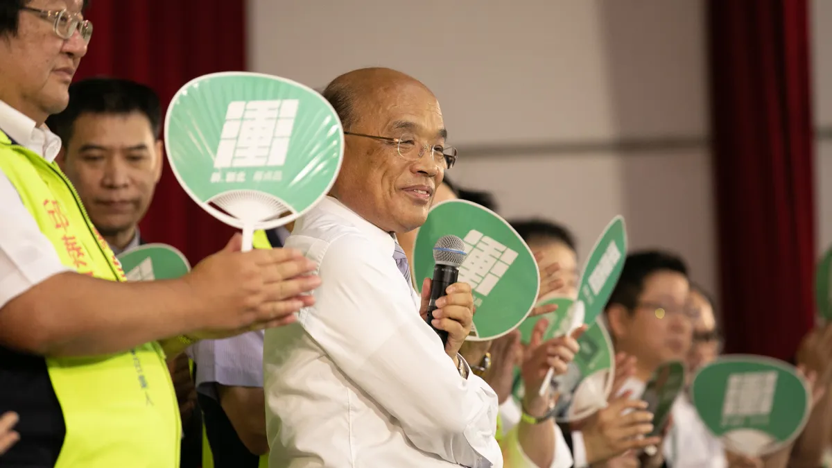 民進黨新北市長參選人蘇貞昌(左二)下午成立醫事團體後援會。(蘇貞昌辦公室提供)