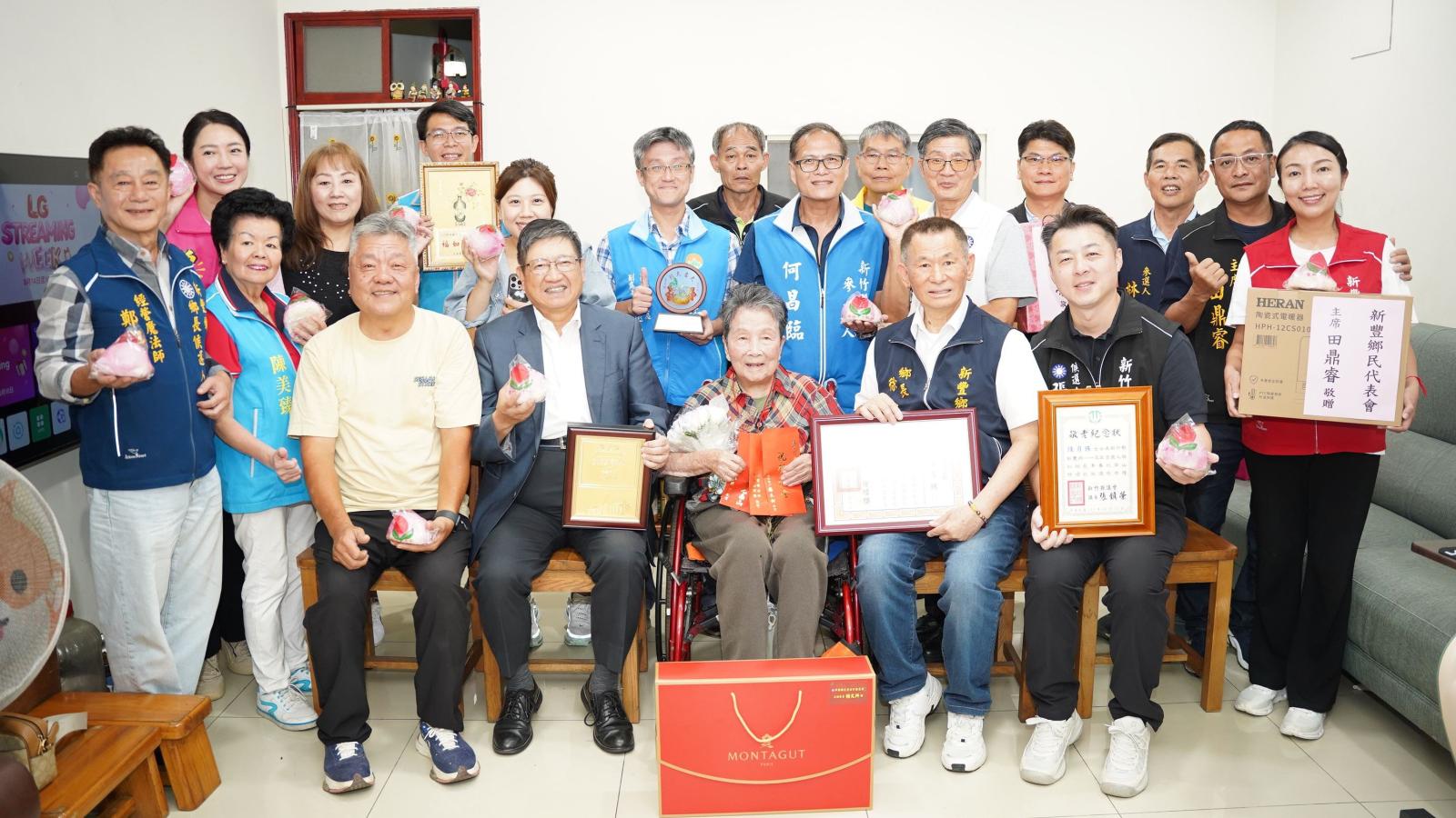 重陽前夕祝賀5位百歲人瑞 楊文科走訪新豐、湖口親獻祝福