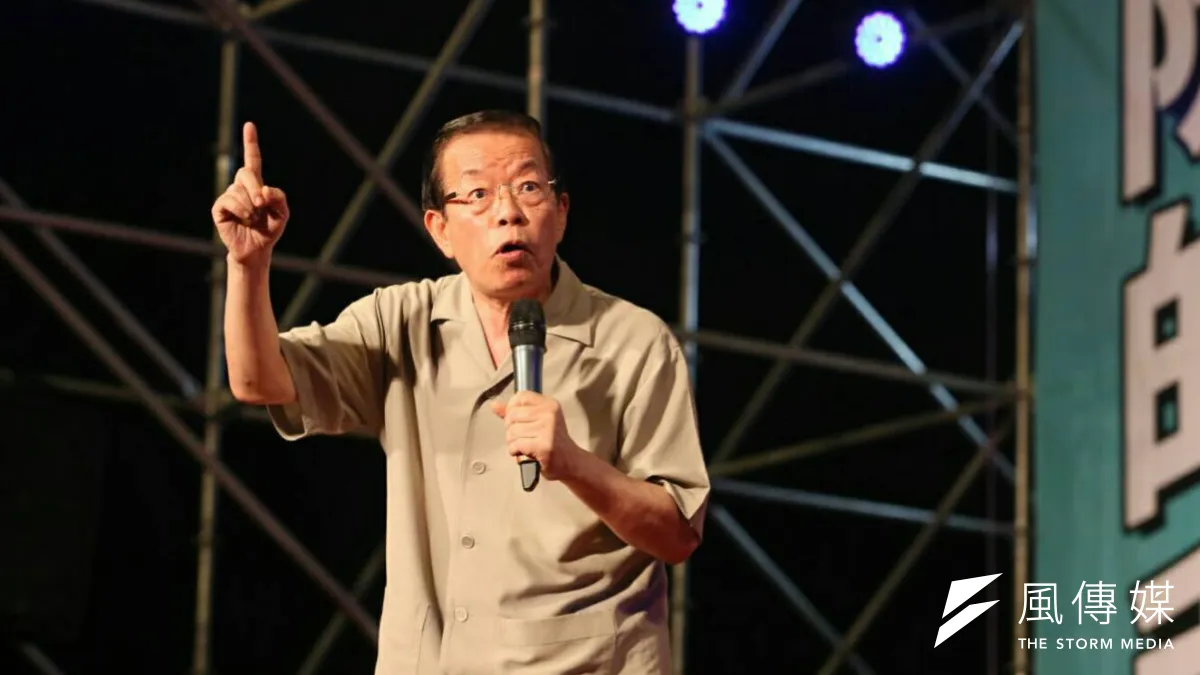 選前黃金周,民進黨高雄市長候選人陳其邁今(18)舉行「岡山大團結」造勢晚會。圖為曾任高雄市長的駐日代表到場站台。(新新聞柯承惠攝)