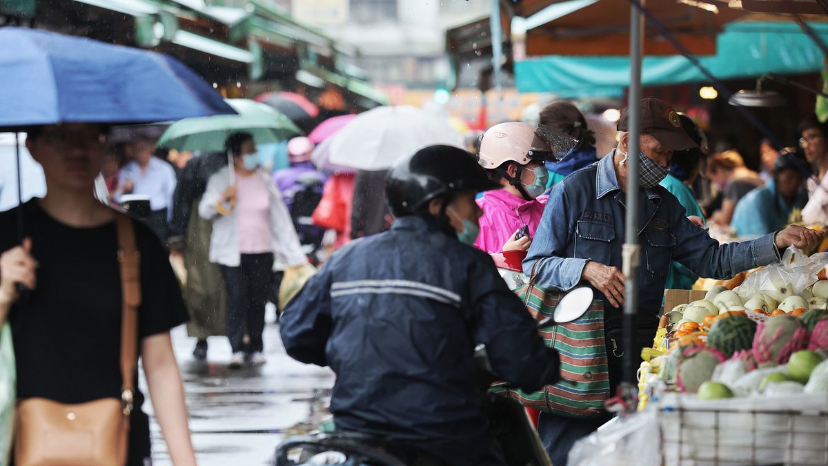天氣預報》鳳凰颱風陸警擴大!氣象署曝最新路徑、登陸時間地點,5地暴風圈侵襲率達98%