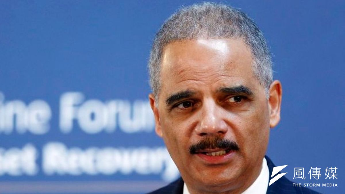 美國政府起訴中國網軍,可能代表美中交往的新舞曲。圖為美國司法部長霍爾德。(美聯社) 美國政府起訴中國網軍,可能代表美中交往的新舞曲。圖為美國司法部長霍爾德。(美聯社)