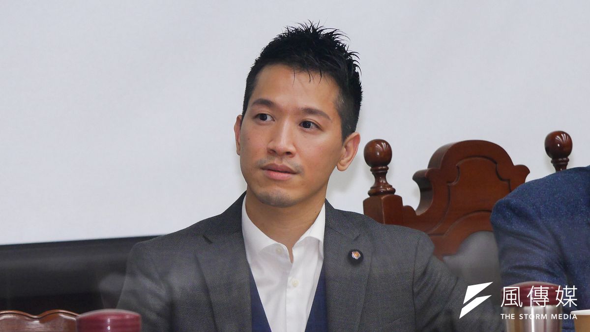 趙介佑發布聲明點名民進黨立委何志偉(見圖),「你忘了你的選舉造勢我找多少朋友去挺你」,拿他這個和民進黨脫節的黨員當鬥爭工具,開記者會憑空捏造「趙家很黑」,令他難以諒解。(資料照,蔡親傑攝) 趙介佑發布聲明點名民進黨立委何志偉(見圖),「你忘了你的選舉造勢我找多少朋友去挺你」,拿他這個和民進黨脫節的黨員當鬥爭工具,開記者會憑空捏造「趙家很黑」,令他難以諒解。(資料照,蔡親傑攝)