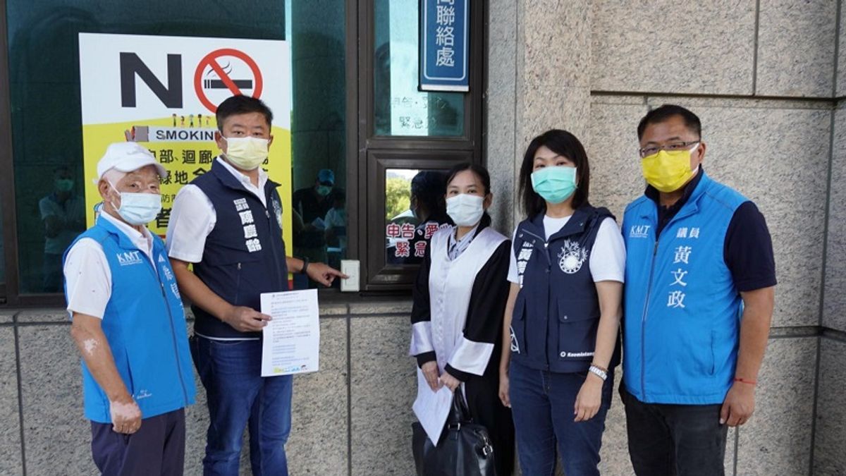 國民黨新竹市議員陳慶齡按鈴提告施淑婷。(作者提供) 國民黨新竹市議員陳慶齡按鈴提告施淑婷。(作者提供)