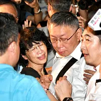 台湾民衆党前主席の柯文哲氏は、京華城事件をはじめ複数の裁判に直面している。最初に捜査を担当した検察官らは出世や異動で現場を離れ、台北地検は新たな体制を敷いた。(写真/陳佩琪氏のFacebook) 台湾民衆党前主席の柯文哲氏は、京華城事件をはじめ複数の裁判に直面している。最初に捜査を担当した検察官らは出世や異動で現場を離れ、台北地検は新たな体制を敷いた。(写真/陳佩琪氏のFacebook)
