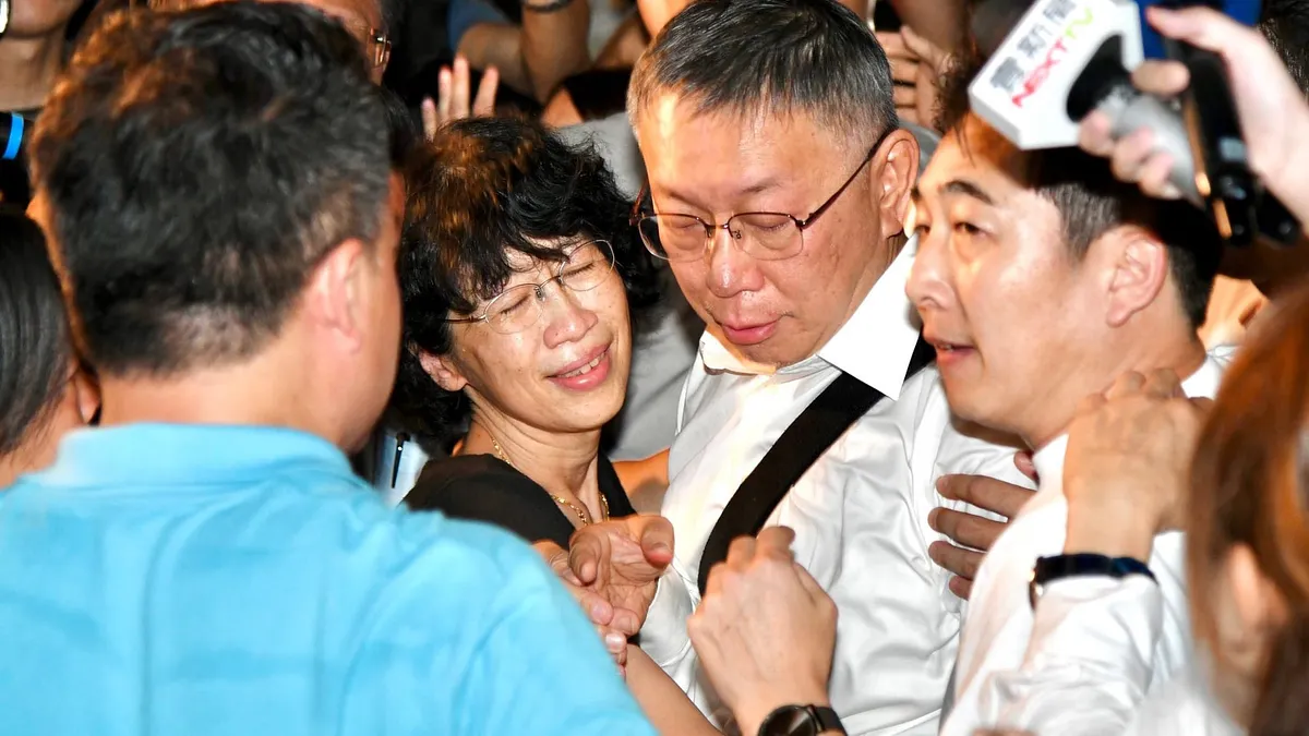 台湾民衆党前主席の柯文哲氏は、京華城事件をはじめ複数の裁判に直面している。最初に捜査を担当した検察官らは出世や異動で現場を離れ、台北地検は新たな体制を敷いた。(写真/陳佩琪氏のFacebook) 台湾民衆党前主席の柯文哲氏は、京華城事件をはじめ複数の裁判に直面している。最初に捜査を担当した検察官らは出世や異動で現場を離れ、台北地検は新たな体制を敷いた。(写真/陳佩琪氏のFacebook)