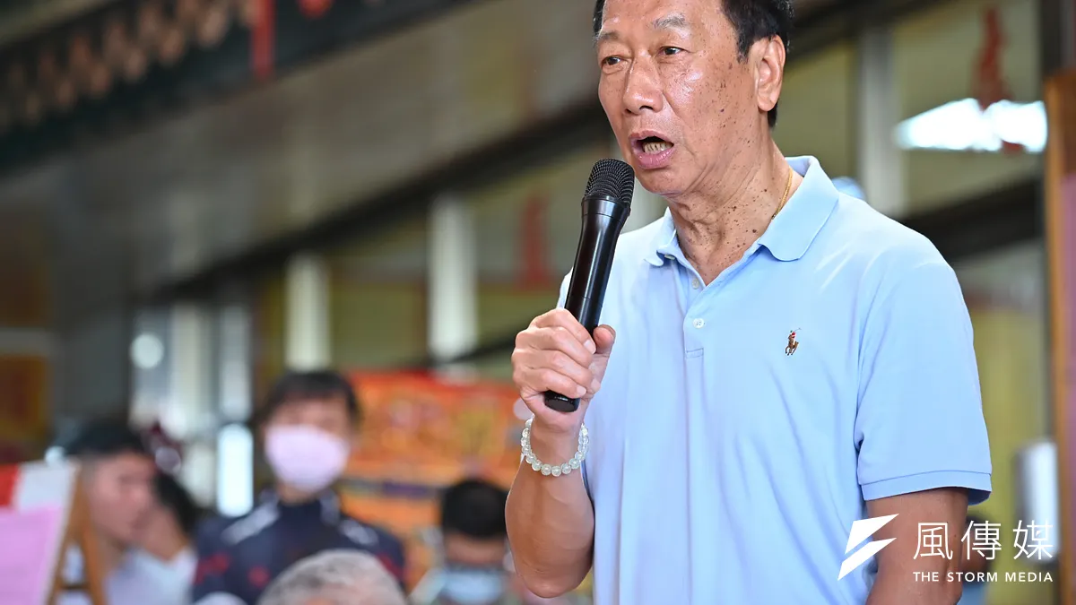 鴻海創辦人郭台銘12日上午於北投里民座談會中表示,大家應該思考,誰最適合帶領台灣打經濟戰、科技戰。(陳昱凱攝)