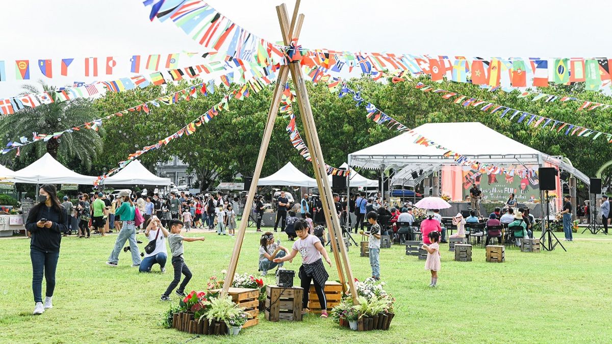 花蓮縣「花蓮國際好食市集」活動21日在縣府前石雕公園登場。(圖/花蓮縣政府提供) 花蓮縣「花蓮國際好食市集」活動21日在縣府前石雕公園登場。(圖/花蓮縣政府提供)