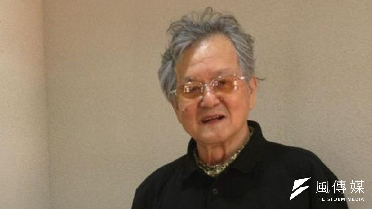 前國策顧問郝明義6日宣讀作家黃春明寫給學生的信,黃春明呼籲學生把民主馬拉松的棒子交還給立法院。(取自郝明義臉書) 前國策顧問郝明義6日宣讀作家黃春明寫給學生的信,黃春明呼籲學生把民主馬拉松的棒子交還給立法院。(取自郝明義臉書)