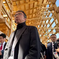 建築家・藤本壯介氏(1971年生まれ、北海道出身)のこれまでの軌跡と建築思想を紹介する大規模個展「藤本壯介の建築:原初・未来・森」が、東京・六本木の森美術館(港区、六本木ヒルズ森タワー53階)で2025年7月2日から11月9日まで開催される。(写真/黃信維撮影) 建築家・藤本壯介氏(1971年生まれ、北海道出身)のこれまでの軌跡と建築思想を紹介する大規模個展「藤本壯介の建築:原初・未来・森」が、東京・六本木の森美術館(港区、六本木ヒルズ森タワー53階)で2025年7月2日から11月9日まで開催される。(写真/黃信維撮影)
