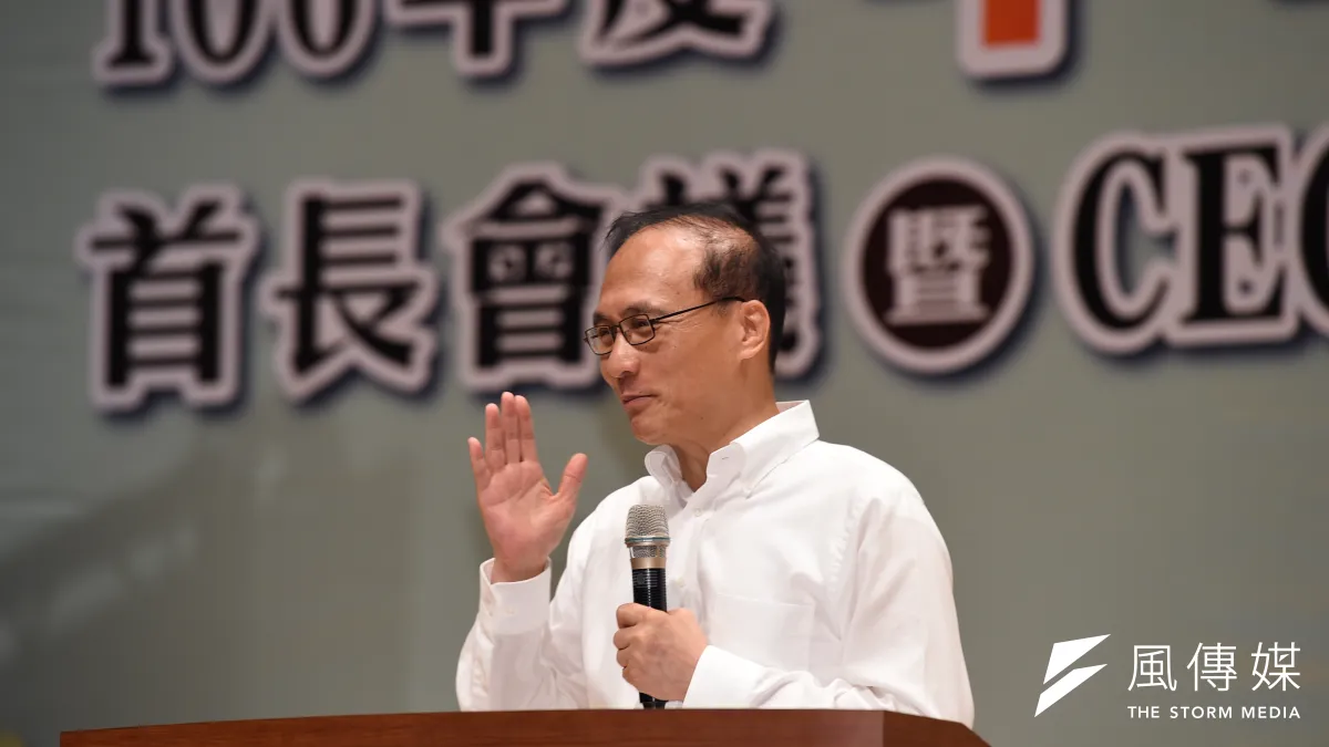 行政院長林全19日出席中彰投苗首長會議,他表示,事發第一時間力留陳金德,是因為考量到外包廠商問題需要釐清真相,因此希望他留在中油主持後續,而並未接受其辭呈。(林上祚攝)