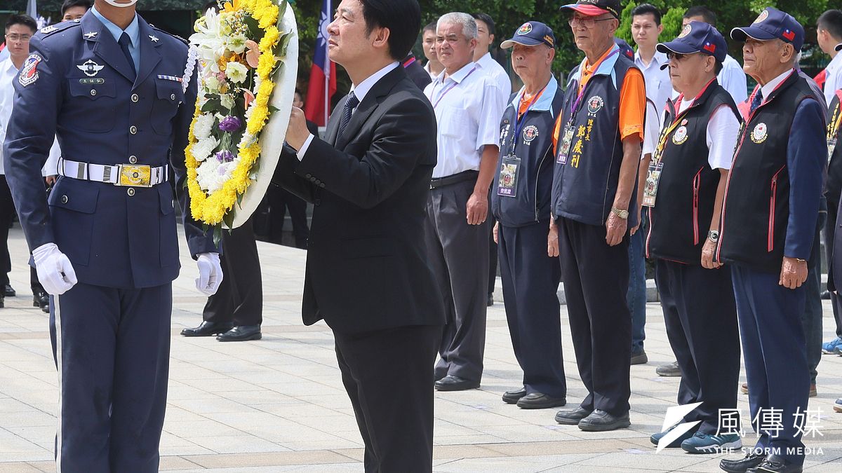 賴清德総統は23日、823砲戦に参戦した軍人や遺族代表とともに「823砲戦勝利66周年記念式典」に出席した。(柯承惠撮影) 賴清德総統は23日、823砲戦に参戦した軍人や遺族代表とともに「823砲戦勝利66周年記念式典」に出席した。(柯承惠撮影)