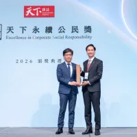 信義房屋今年獲天下永續公民獎大型企業組服務業第二名,連續20年得獎。(左為金融監督管理委員會主任委員彭金隆,右為信義房屋倫理長謝英哲) 信義房屋今年獲天下永續公民獎大型企業組服務業第二名,連續20年得獎。(左為金融監督管理委員會主任委員彭金隆,右為信義房屋倫理長謝英哲)