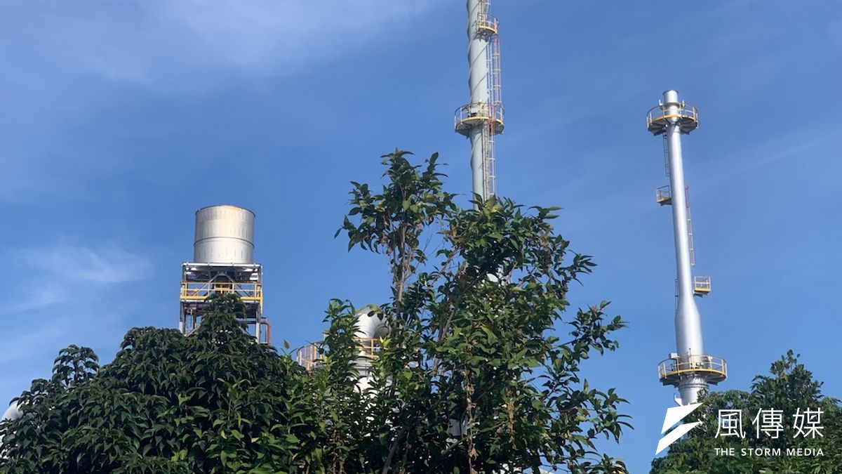 環保局近期完成108年第3季空污費申報審查,檢視最新空污費申報結果,高雄市108年1至3季合計已較107年同期減少23%粒狀物排放。(圖/徐炳文攝) 環保局近期完成108年第3季空污費申報審查,檢視最新空污費申報結果,高雄市108年1至3季合計已較107年同期減少23%粒狀物排放。(圖/徐炳文攝)