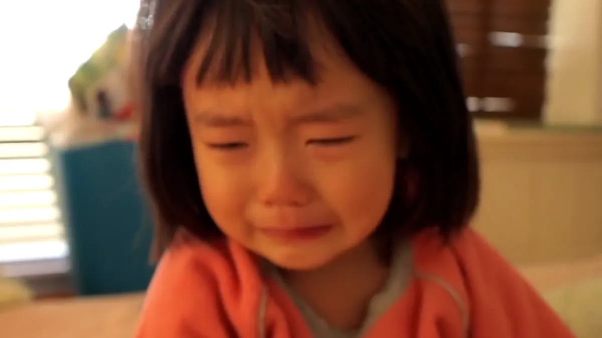 面對孩子哭鬧,你講過「123不准哭」嗎?(翻攝自youtube)