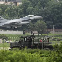 Ten U.S. F-16 fighter jets stationed in South Korea flew navigated a narrow corridor between the South Korean and Chinese air defense identification zones on February 18. (AP) (Fi Ten U.S. F-16 fighter jets stationed in South Korea flew navigated a narrow corridor between the South Korean and Chinese air defense identification zones on February 18. (AP) (Fi