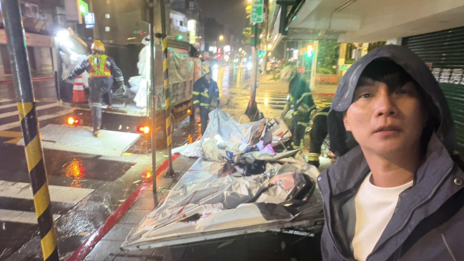 薔琵強颱北市多傳災情 陳宥丞競選帆布遭吹落第一時間致歉處理