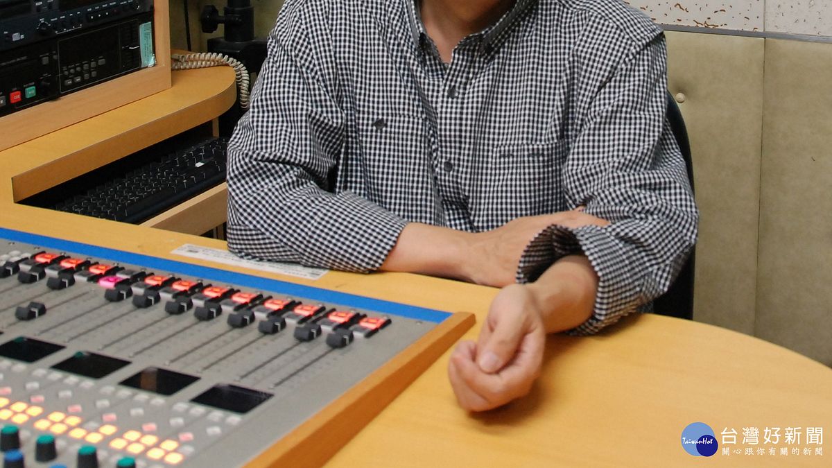 臺北電臺7月開播新節目 名作家楊照帶您一起談書趣 臺北電臺7月開播新節目 名作家楊照帶您一起談書趣