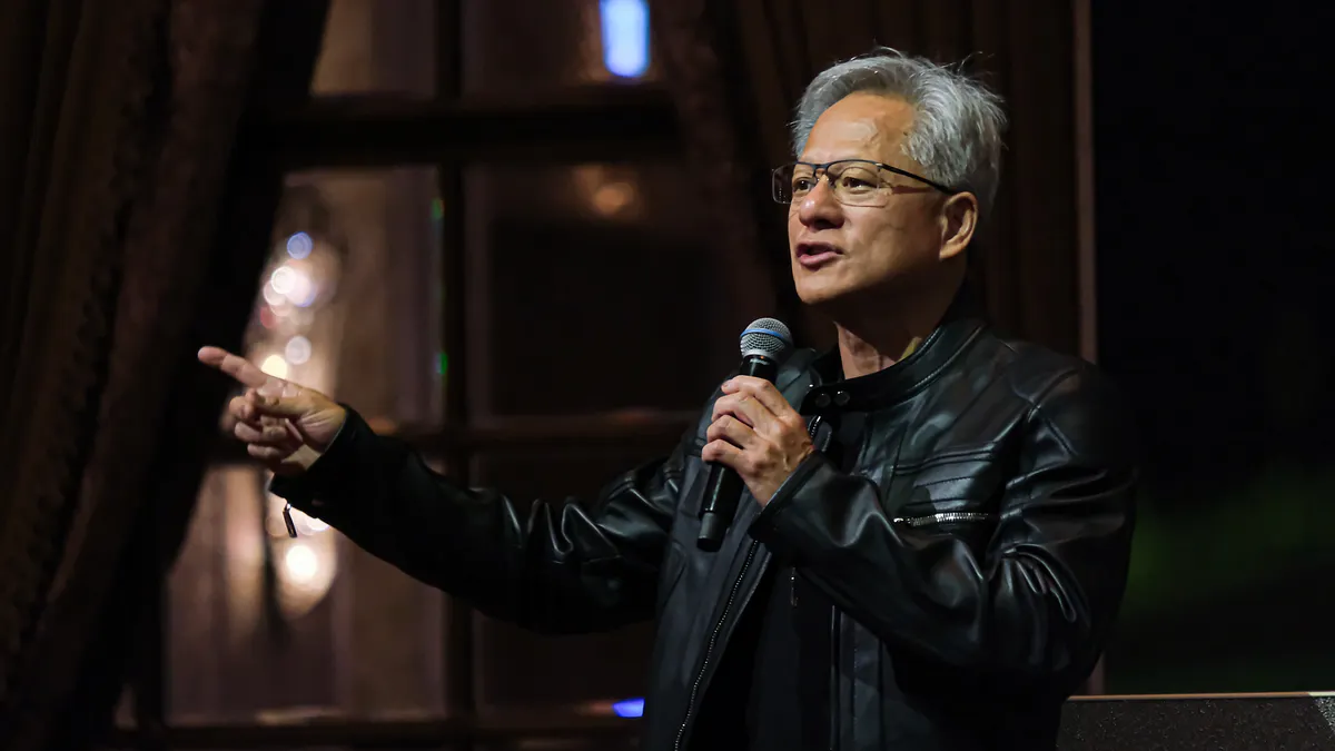 NVIDIAの創業者兼CEOジェンスン・フアン氏は、世界の無線通信ネットワークがこれまで外国技術に大きく依存してきたと指摘し、次世代通信規格では米国が主導権を握るべきだと強調している。 (写真/劉偉宏撮影) NVIDIAの創業者兼CEOジェンスン・フアン氏は、世界の無線通信ネットワークがこれまで外国技術に大きく依存してきたと指摘し、次世代通信規格では米国が主導権を握るべきだと強調している。 (写真/劉偉宏撮影)