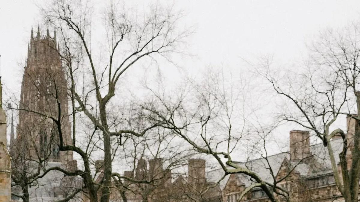 臺灣與美國「共享民主理念與價值」,對待教育場域裡非主流價值的政治風格(作風與格調)也差不多。(取自耶魯大學官方instagram: @yale)