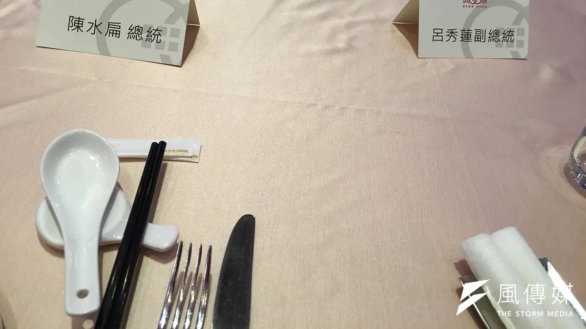 凱達格蘭基金會募款餐會今(4)晚舉行,和民進黨關係微妙的台北市長柯文哲,在連續兩年都出席後,今年首度缺席。(顏振凱攝) 凱達格蘭基金會募款餐會今(4)晚舉行,和民進黨關係微妙的台北市長柯文哲,在連續兩年都出席後,今年首度缺席。(顏振凱攝)