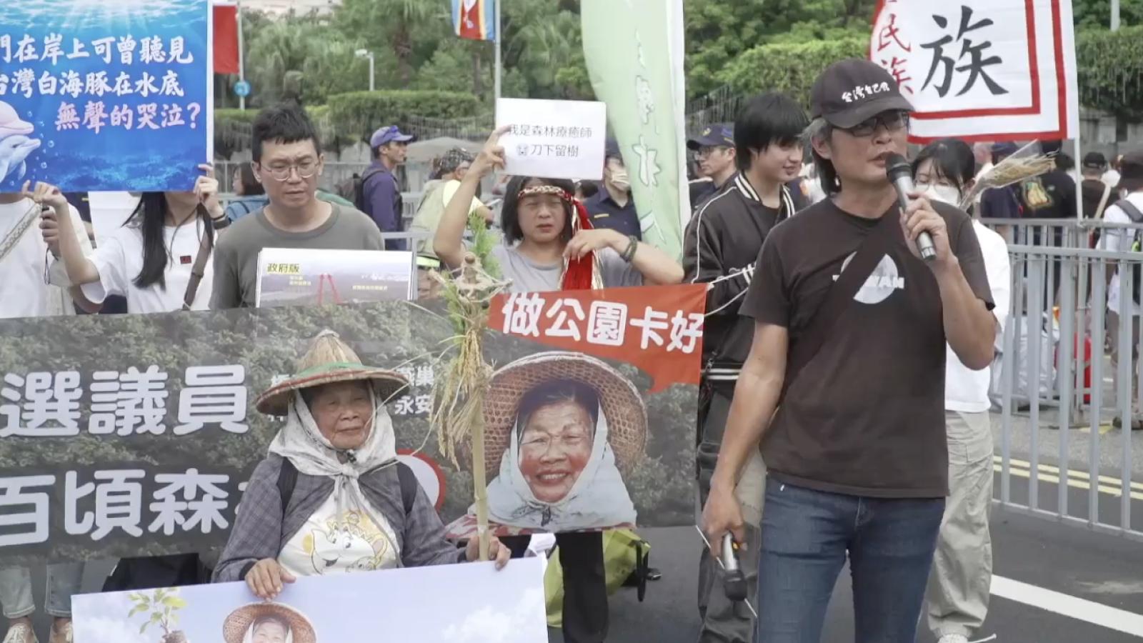 高雄10萬棵樹恐遭砍!83歲「森林阿嬤」衝總統府陳情 蘇一峰酸:青鳥去哪了?