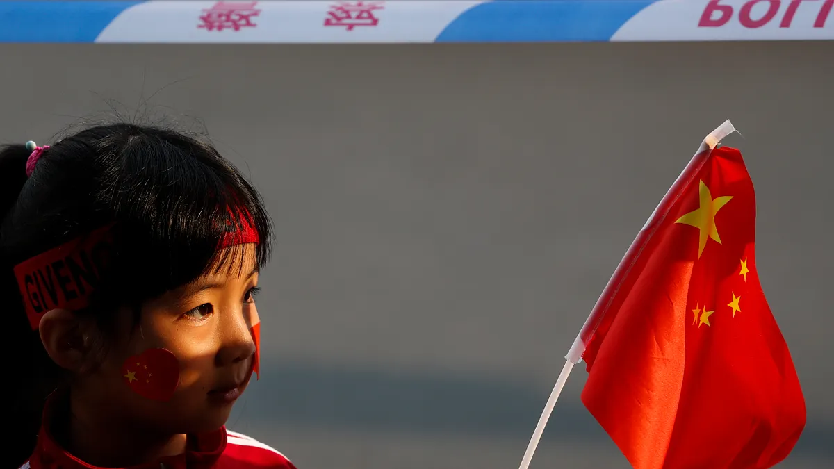 中國在全球化之下成為世界工廠,形成政治專權、市場開放的權貴資本主義。(資料照,AP)