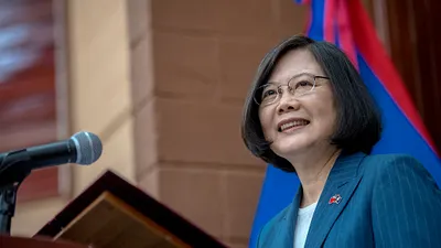 作者認為,民進黨政客只問藍綠、不問是非,且張天欽意圖抹黑打壓侯友宜,凸顯的是民進黨意圖永續執政但竟不可得的恐懼感。(資料照,取自總統府)