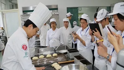 僑委會烘焙製作班 弘光科大教海外學員台灣味麵包