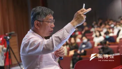 民眾黨總統參選人柯文哲聲勢竄起,藍綠「雙秘書長」操盤夾擊,柯的考驗才要開始。(顏麟宇攝)