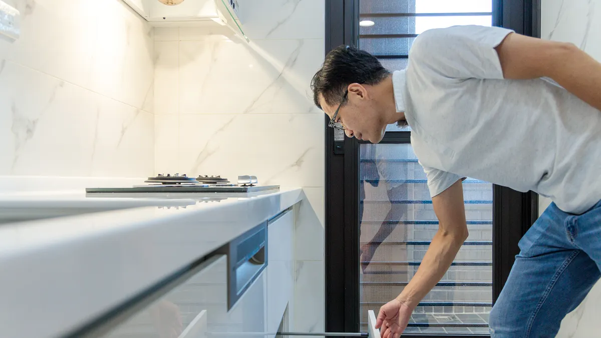 新北市政府城鄉發展局長黃國峰視察都更分回社宅完工內部。(圖/新北市政府城鄉發展局) 新北市政府城鄉發展局長黃國峰視察都更分回社宅完工內部。(圖/新北市政府城鄉發展局)