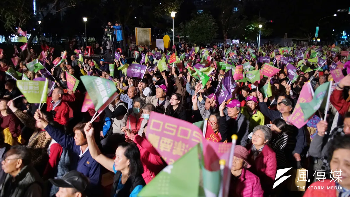 隨著網路世代來臨,民進黨力拚轉型,盼能強化支持者社群互動、增加「固著性」。(資料照,盧逸峰攝)