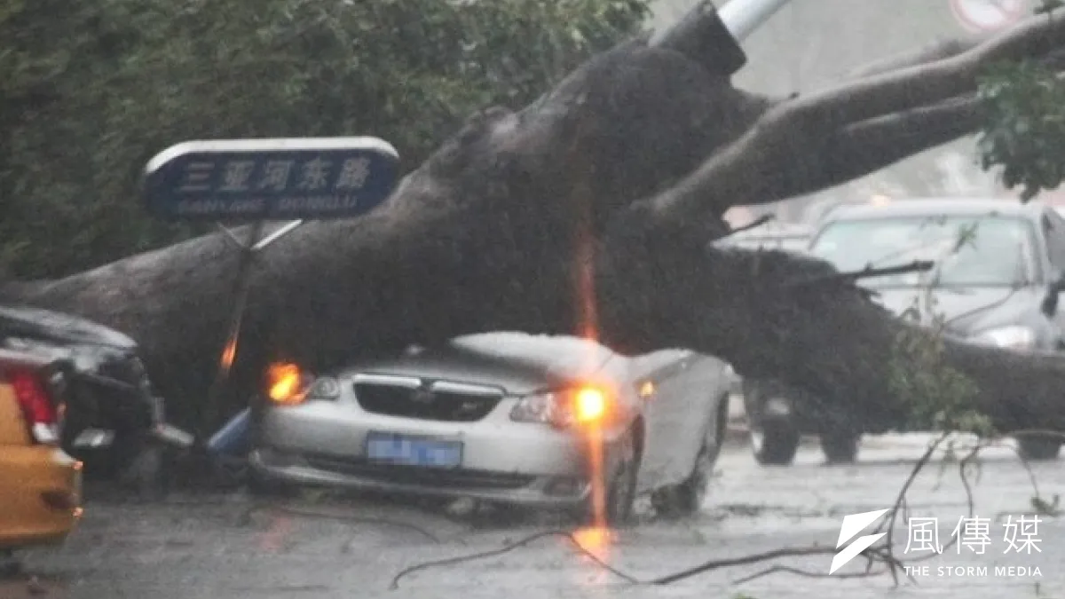 海燕颱風11日上午進入中國廣西,給廣西多地帶來強降雨和強風(中新網)