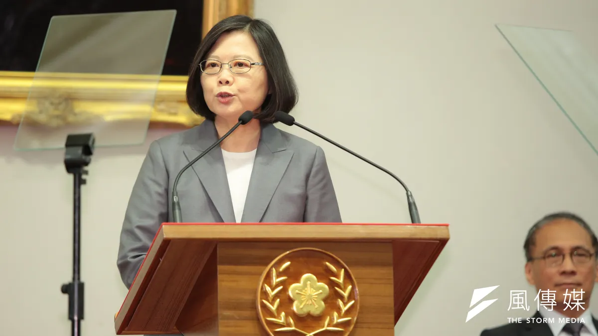 作者指出,政治是一門協商溝通的藝術,總統不能自外於媒體檢視,規避全民監督,應親上火線,定期舉行「向人民報告」中外記者會,接受各界檢視,向人民釋疑。(資料照,顏麟宇攝)